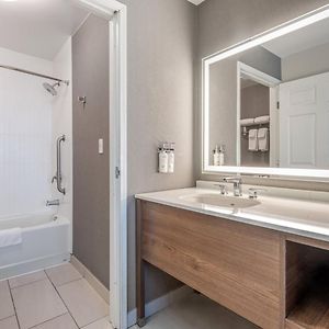One-Bedroom King Suite